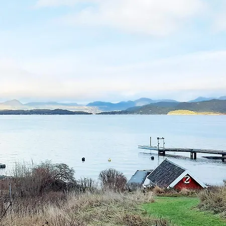 7 Person In Sandnes-by Traum