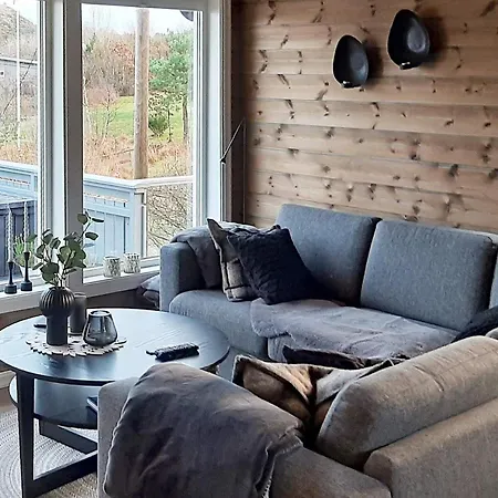 7 Person In Sandnes-by Traum * Forsand