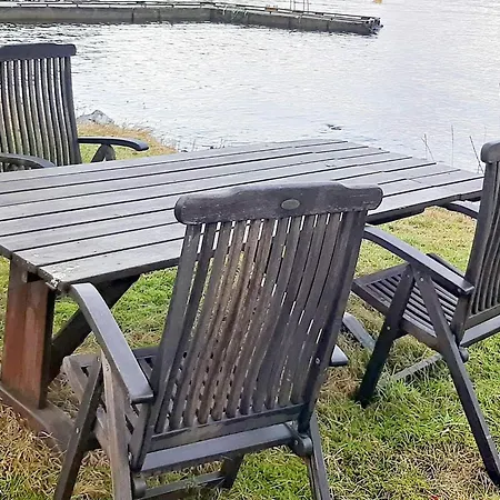 7 Person In Sandnes-by Traum